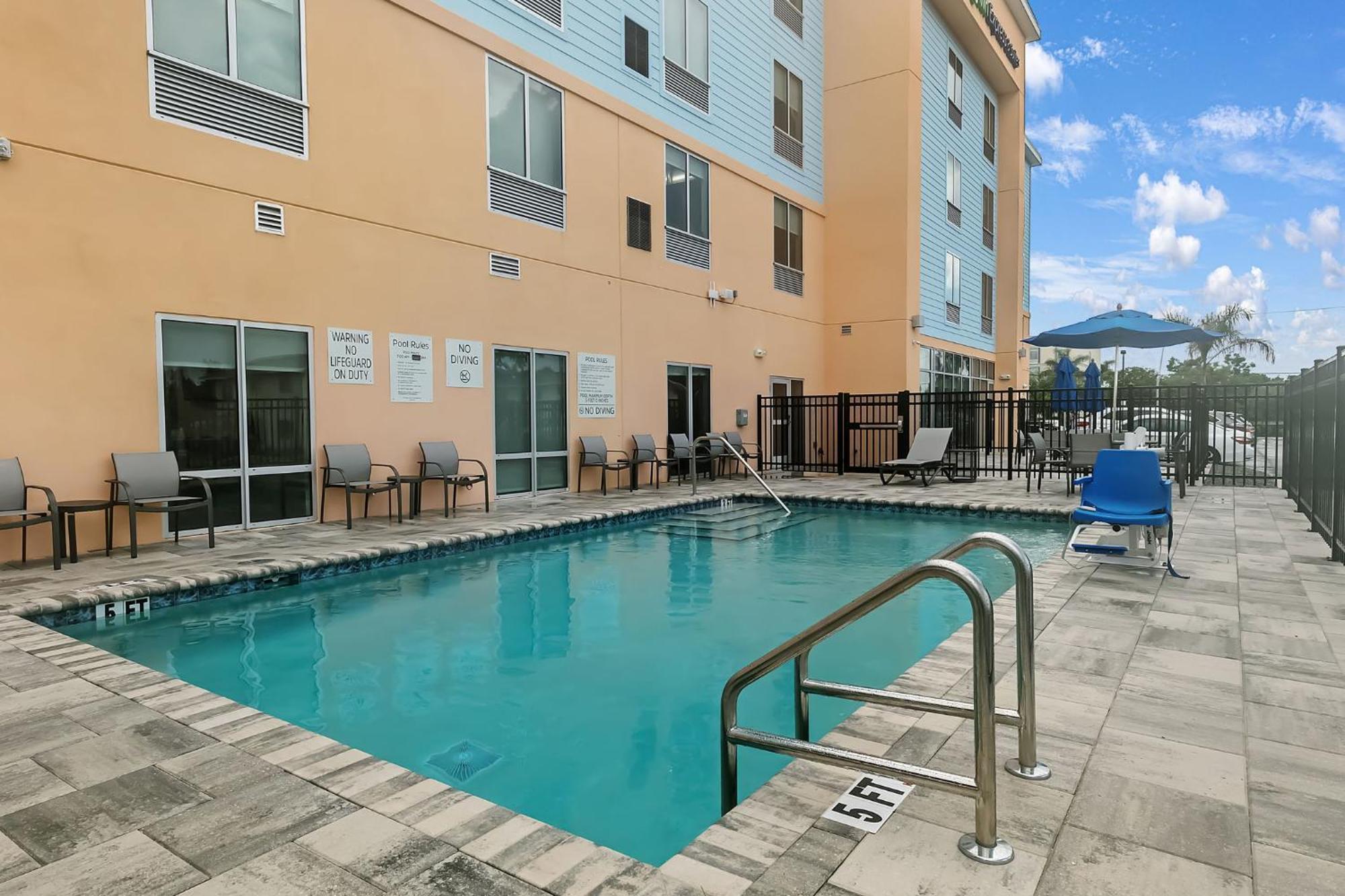 Holiday Inn Express And Suites - Nokomis - Sarasota South Exteriör bild